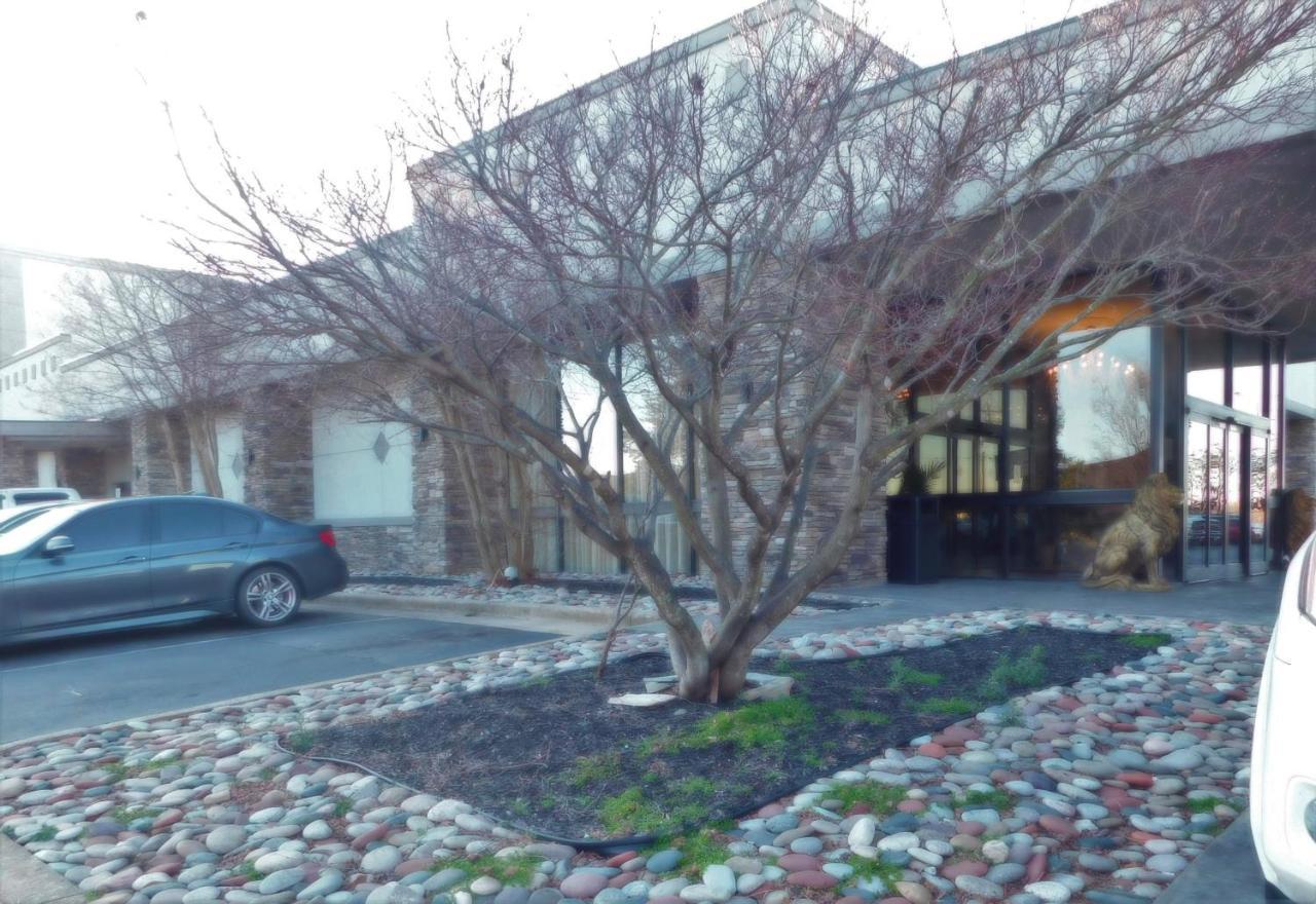 Wyndham Garden Greensboro Exterior photo