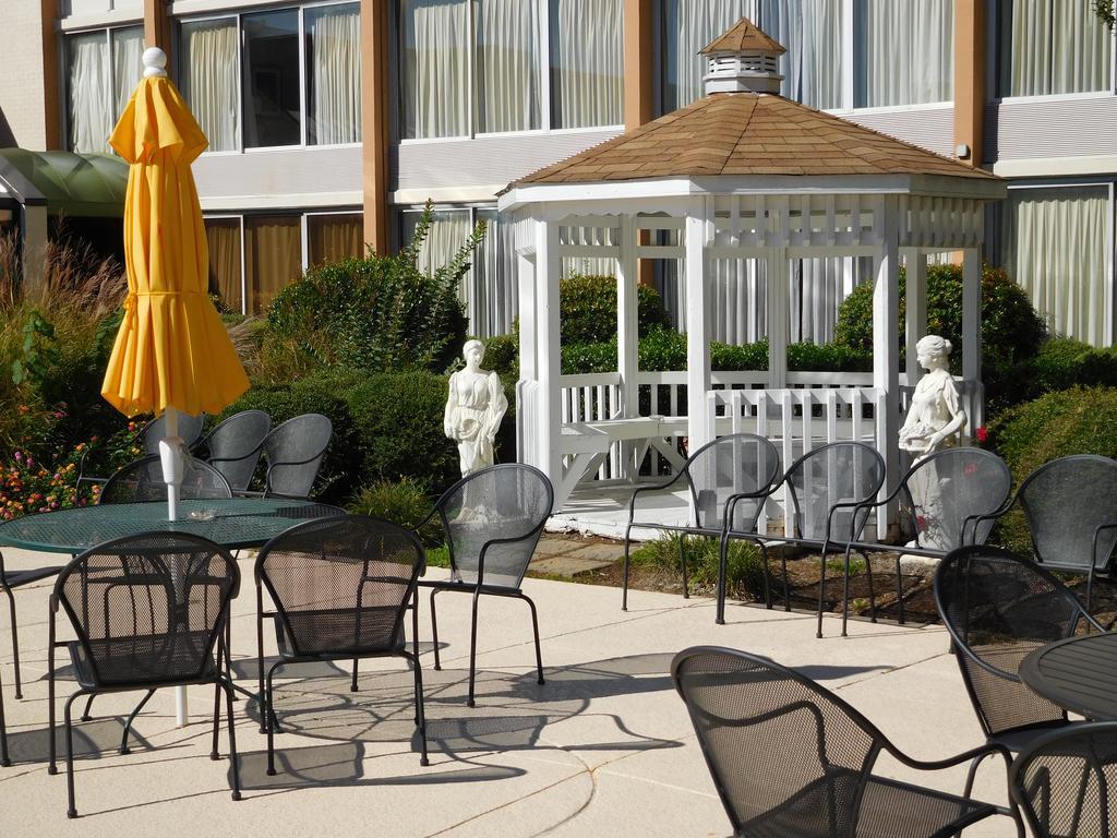 Wyndham Garden Greensboro Exterior photo