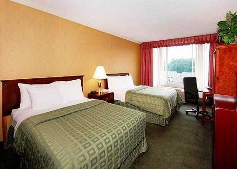 Wyndham Garden Greensboro Exterior photo