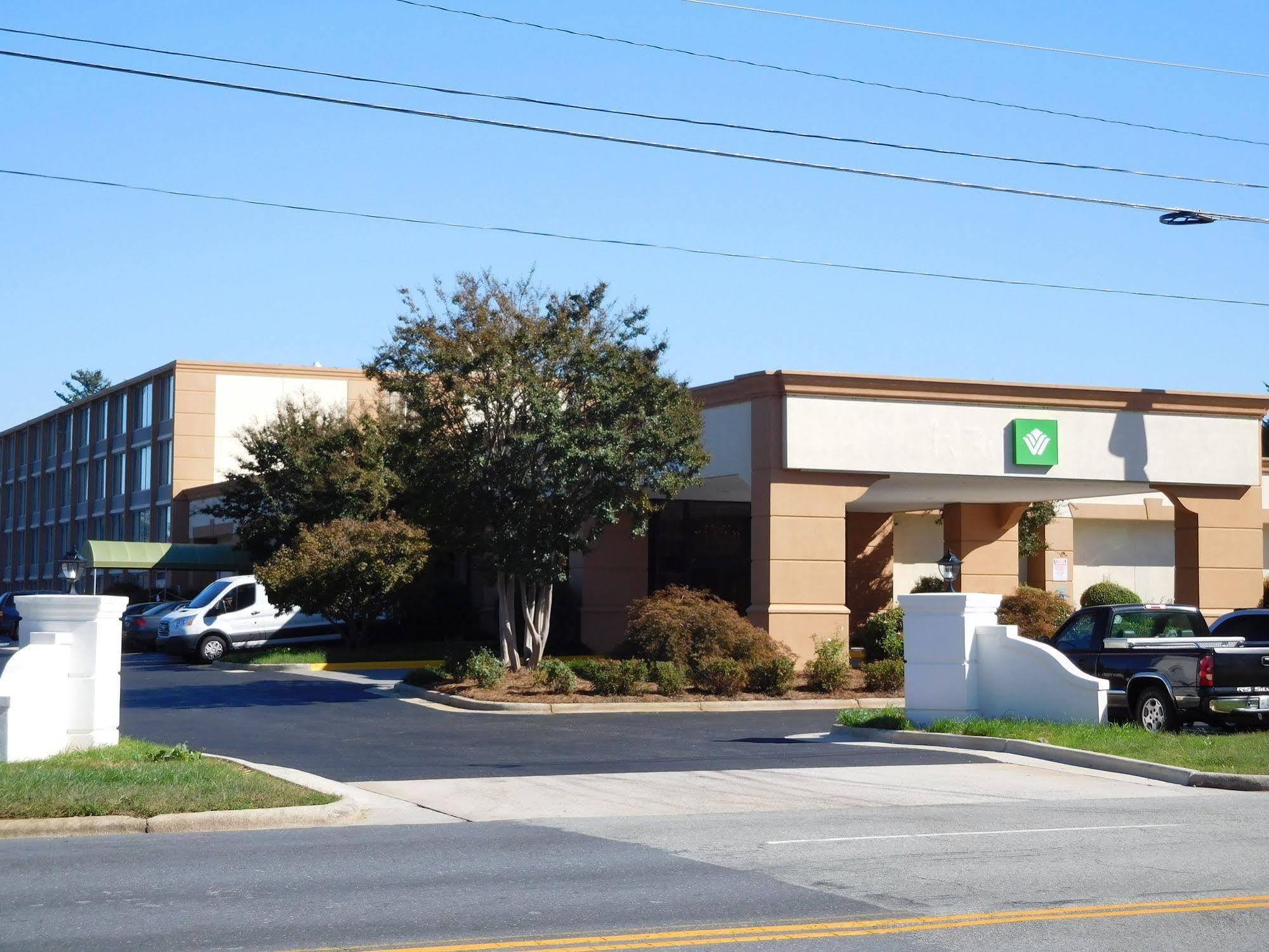 Wyndham Garden Greensboro Exterior photo