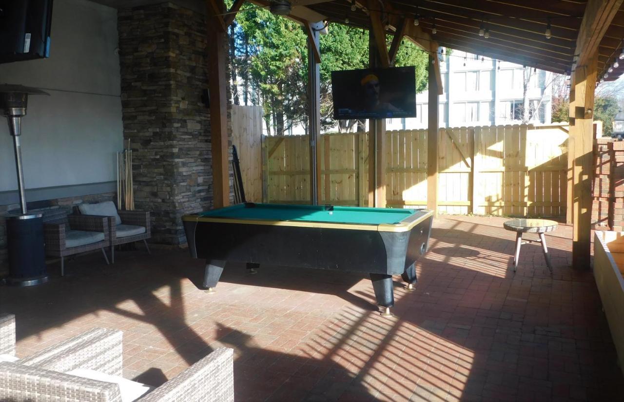 Wyndham Garden Greensboro Exterior photo